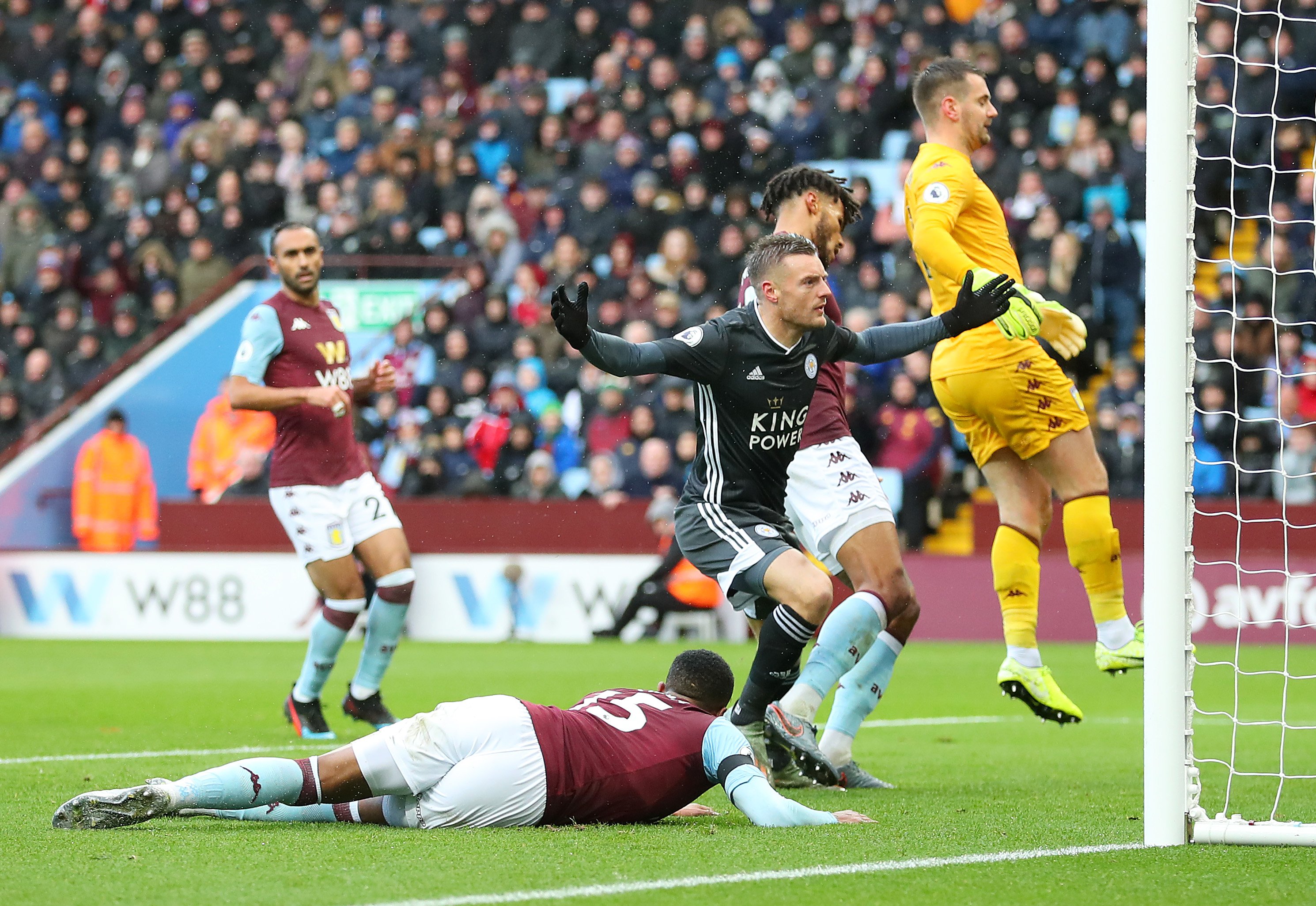 足球紧密相 足球紧密相